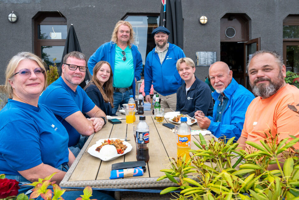 Kristiansund Høyre på valgstand på Rådhusplassen i Kristiansund lørdag 9. august. F.v.: Linda Nordal, Henning Torset, Edith N. Rokstad, Roger Hagen, Erik Aukan, Filip Alexander Olsen, Tor Johansen og Leif Ersnes.