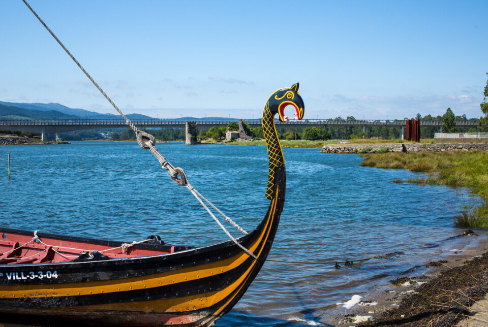 Drakeskip ved elven Ulla i Catoira.