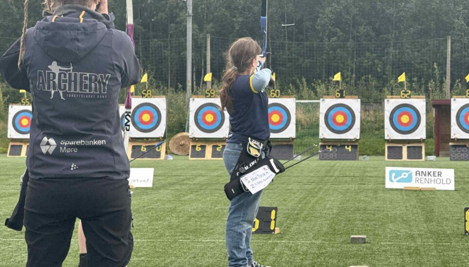 Hedda Moe Torvik i aksjon under NM i bueskyting.