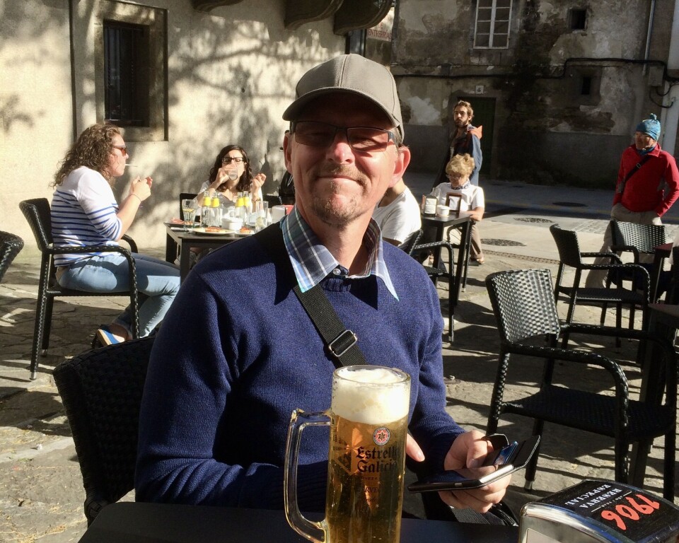Desksjefen i Nrordmørsposten skriver hjem fra Galicia. Her på et av de mange plassene i Santiago de Compostella.