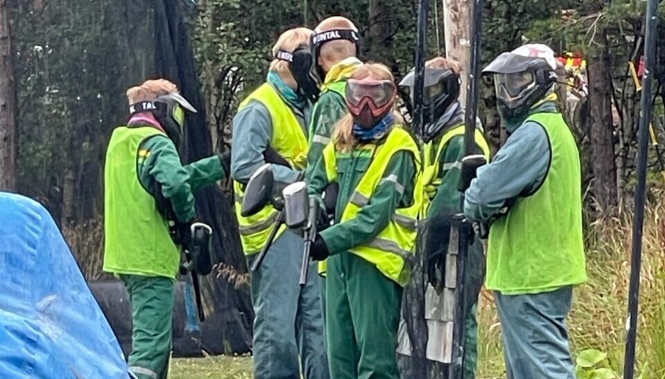 Sommerskole med 10-16 åringer hos Kristiansund Paintballklubb onsdag 13. august. Foto: Privat.