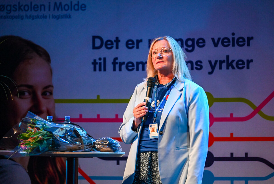 Marita Christina Susanne Melved takker for årets pedagogiske pris.