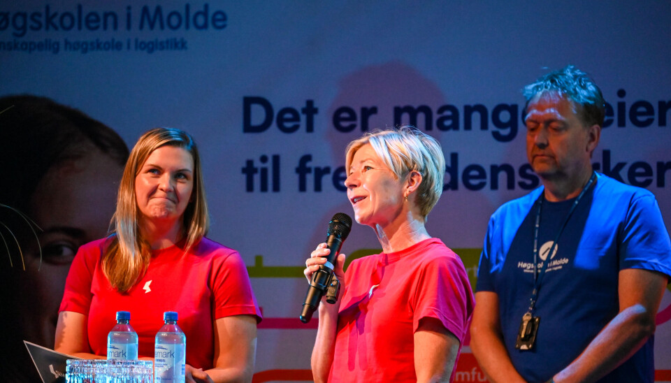 f.v. Karen Wiik, studiemiljøkoordinator, Bente Aure Myrstad, Direktør for Studentsamskipnaden i Molde og Terje Bach, studie leder for bachelor i petroleumslogistikk, marin logistikk og bærekraftig logistikk.