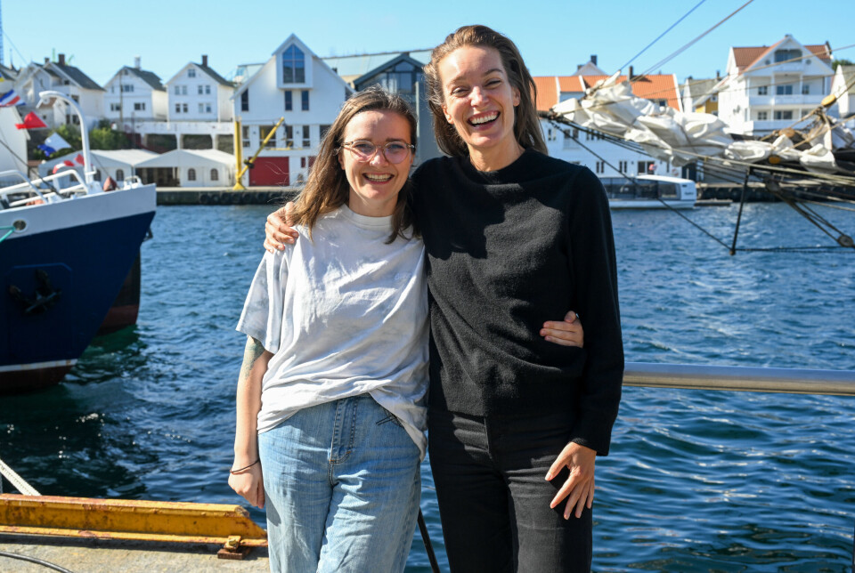 Produsent Oda Kruse og regissør Hedda Mjøen fikk Amanda-prisen for beste kortfilm med filmen «Nåde». Her på kaia i Haugesund.
