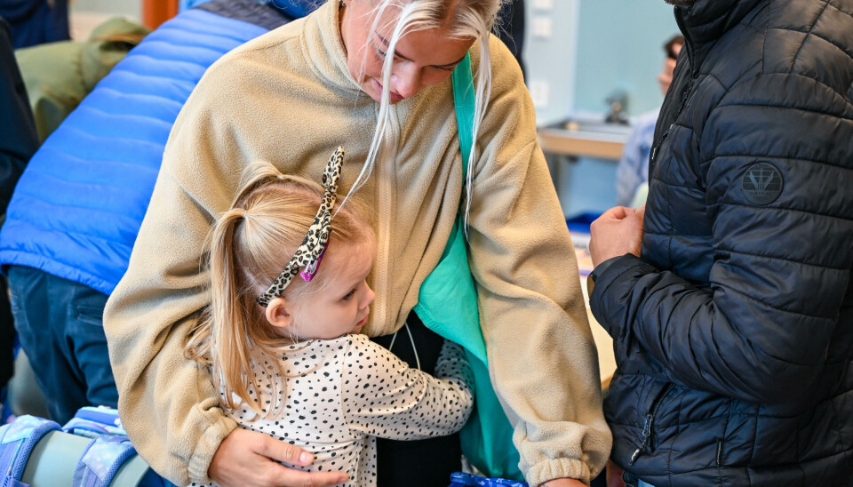 Aleah med modige tårer når mamma og pappa måtte dra.