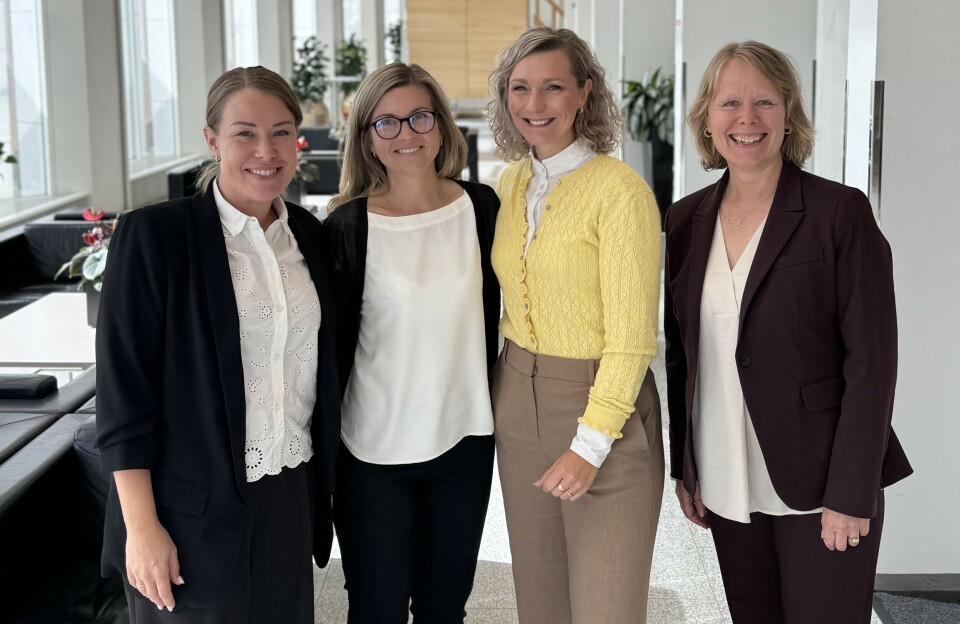 Fra venstre Katrine Hattrem Hast,, Leder for Kommunikasjon og Innovasjon i Norseye. Sissel Kruse Larsen, statssekretær i Finansdepartementet, Karianne Tung, Digitaliserings- og forvaltningsminister og Sidsel Sæterøy, CEO i Norseye.