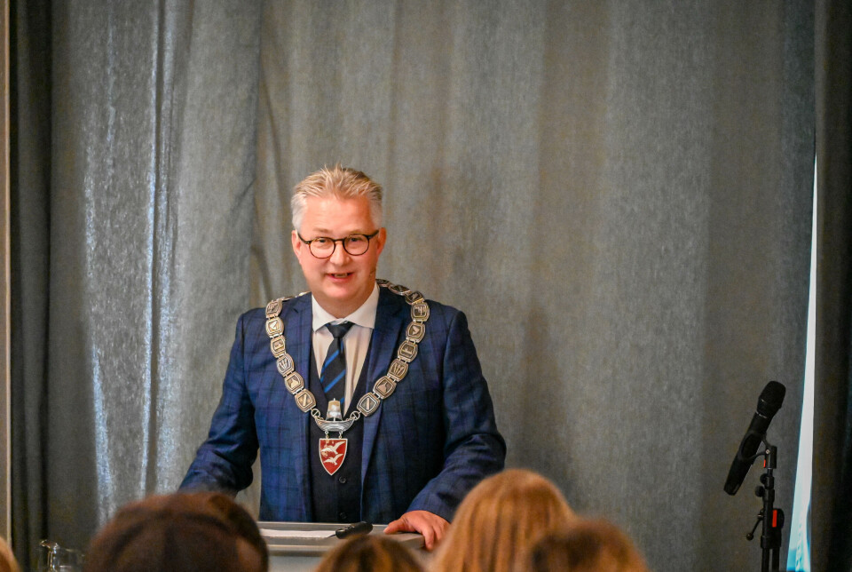 Svein Roksvåg (Ordfører Smøla kommune) under åpningstalen til Smølakonferansen 2025.