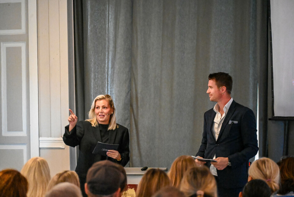 Marie Amalie Kruse Larsen og Christian Gauseth under Smølakonferansen 2025. – Vi er både inhabile og har tette bånd, før noen ringer Nettavisen, sa Marie Amalie til latter fra salen.