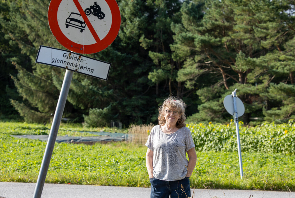 Randi Bolghaug som bor i Kristvikveien i Averøy mener at noe må gjøres.