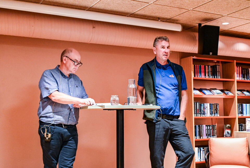 Rune Edøy og Sime Agdestein under samtalen i Kristiansund bibliotek.