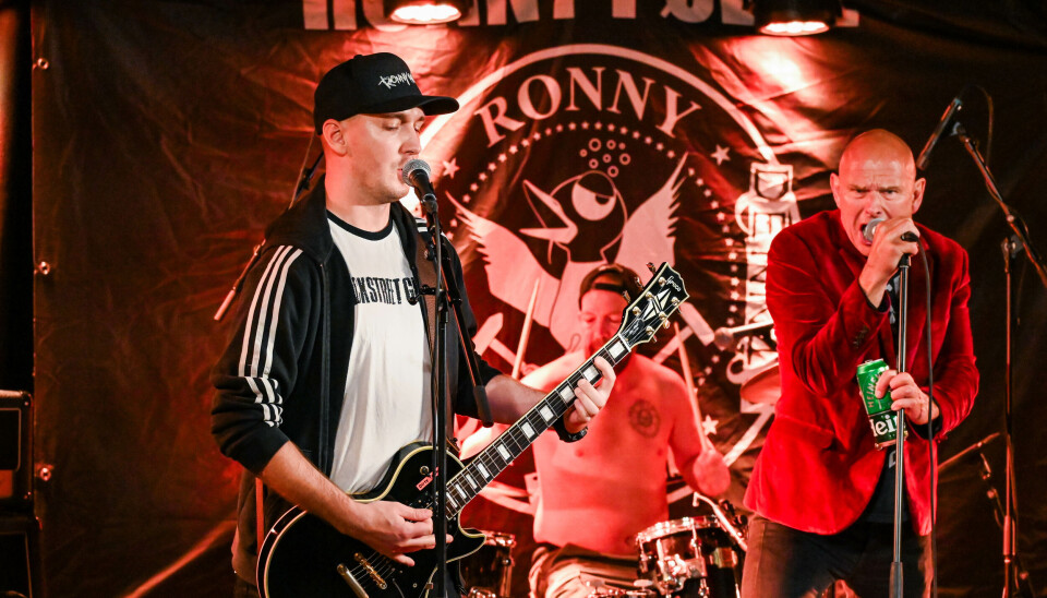 Dennis Hagen og Ronny Pøbel lagde et punkshow på Klubbscenen.