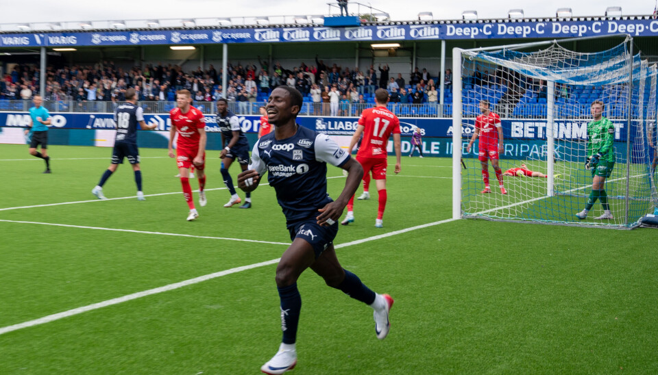 Mustapha Isah jubler for scoring.