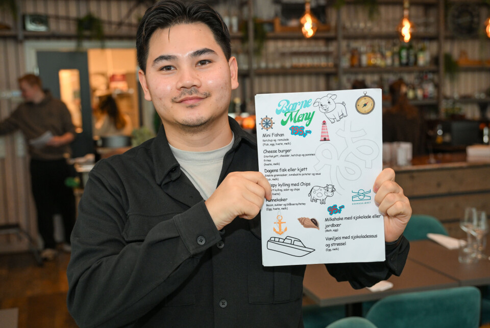 Naruenat Bunprasit, kjent som Korit, er ny servitør hos Kranaskjæret Restaurant og Catering AS. Her med den nye barnemenyen.