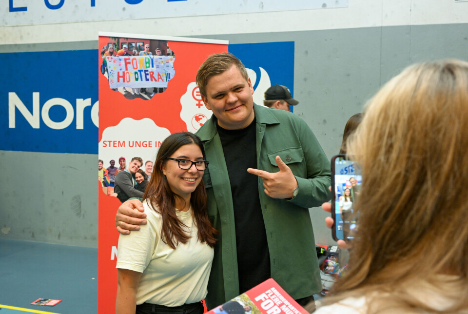 Gaute Børstad Skjervø stilte opp på bilder. Her var det også ungdom fra andre ungdomspartier.