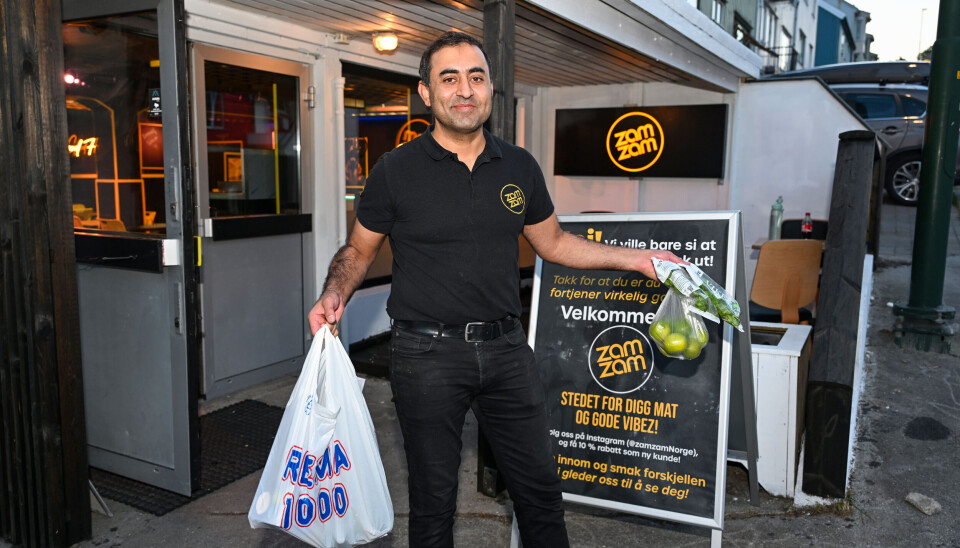 Første helgen var omsetningen så bra at daglig leder Saif Khan Rafiq hos Zam Zam, Kristiansunds nye gourmet-fastfood-restaurant, måtte ned på Rema 1000 og handle inn mer råvarer.