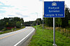 Freifjordtunnelen (Frei)

Freifjordtunnelen er en undersjøisk veitunnel og en del av Krifast, Kristiansund og Freis fastlandsforbindelse, åpnet for trafikk august 1992. Den er en del av riksvei 70. Ved åpningen var tunnelen verdens lengste undersjøiske veitunnel, med lengde 5 086 m og dybde 130 m under havet. Største stigning i Freifjordtunnelen er 9 %.[2] Tunnelen har et tverrsnitt på 70 m2. På holmen «Belgen» i Freifjorden er det en luftesjakt. Det er forbudt for gående og syklende i tunnelen.[3]

Ved åpningen erstattet Freifjordtunnelen fergesambandet Høgset – Kvitnes.