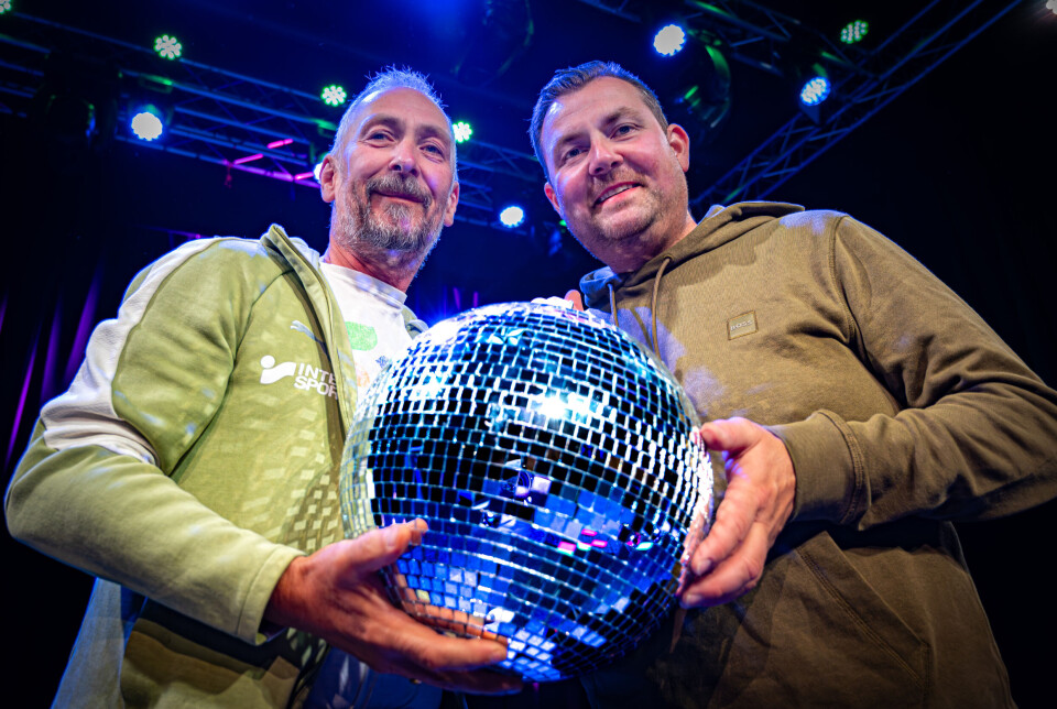 Ser inn i discokula: Stig Rovik (t.v.) og Eirik Michaelsen. Og hva ser de der? Bare 90- og 2000-tallsmusikk!