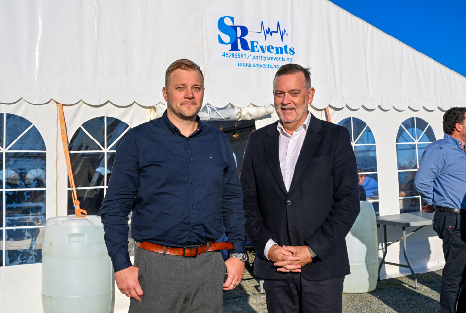 Styreleder Jørgen Iversen Lie (t.v.) i Smøla Næringsforening under Smølakonferansen 2025, sammen med Jan-Erik Larsen fra Villsaugården.