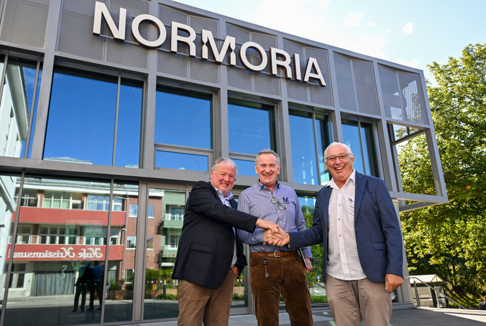 Gratulerer med utsolgt konsert – vi setter opp en til! F.v: Einar Wikan, Asgeir Bahre Hansen (daglig leder Normoria) og Egil Holberg.