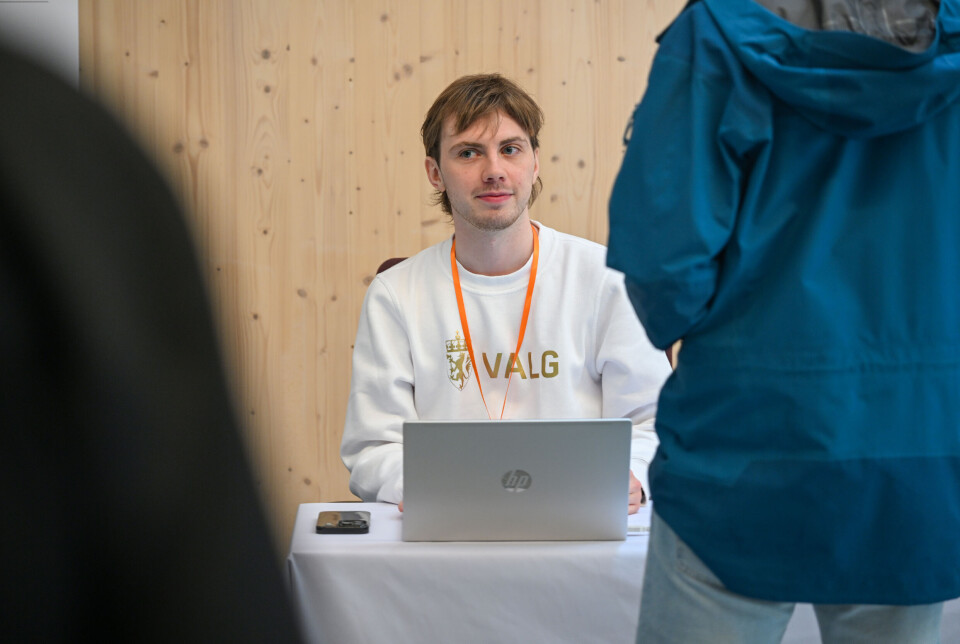 Christoffer Skoglund ledet valglokalet på Campus Kristiansund siste dag, fredag 5. september 2025.