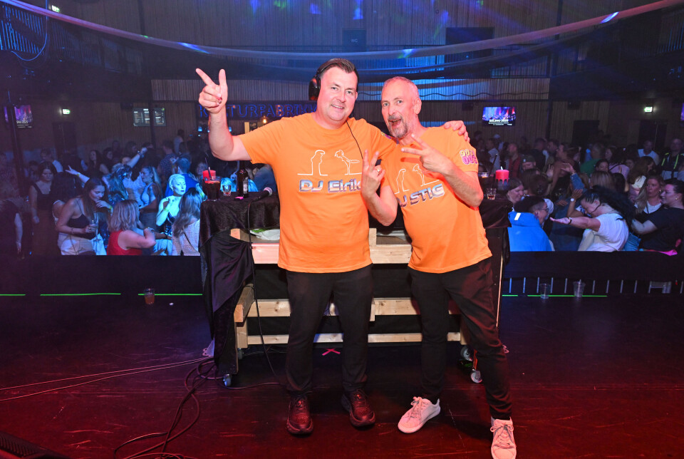 DJ-ene Eirik Michaelsen (t.v.) og Stig Rovik (t.h.) i aksjon under deres arrangement i Kulturfabrikken i Kristiansund fredag 5. september: Disco 30+ – 90's and 00’s.
