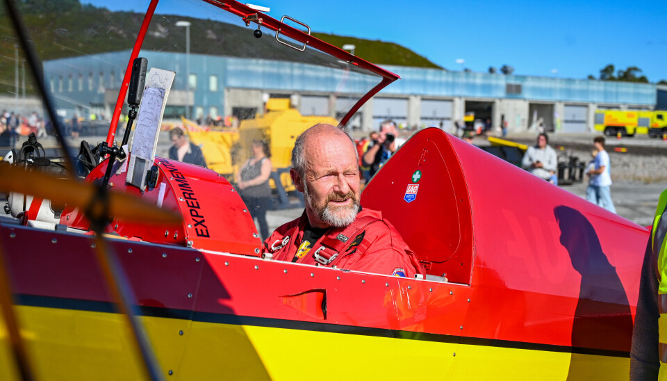 Gunnar Iversen, akrobatisk pilot stilte opp for å skape show til publikum med sitt Pitts Model 12 et akrobatisk todekkerfly etter showet.