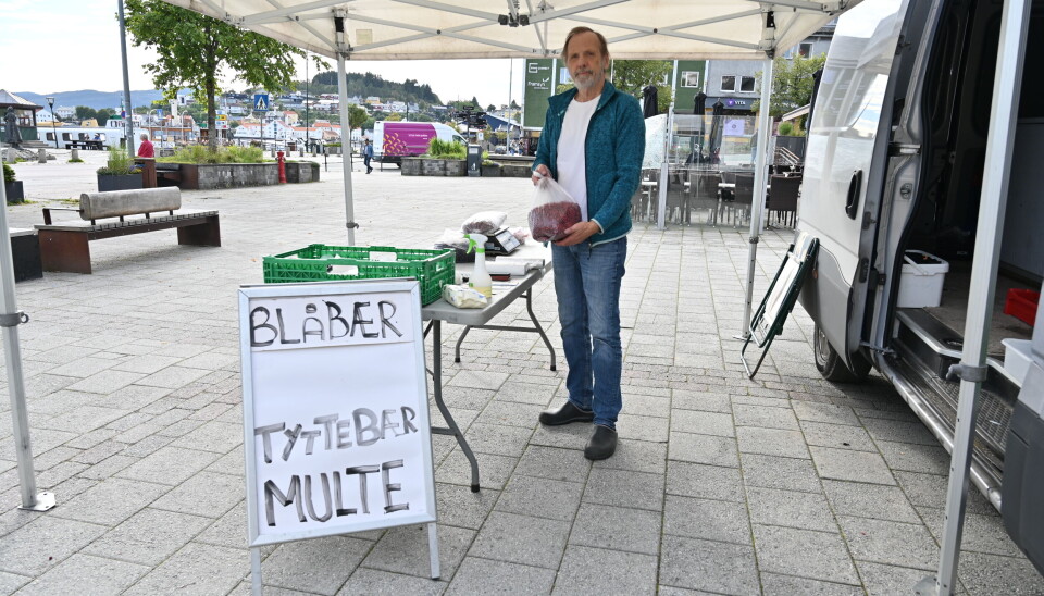 Bær utsalget på toget til Thor Hagel Clausen.