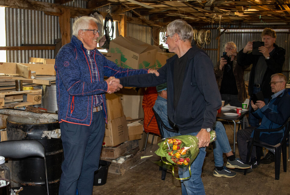 Oddvar Engvik tok i mot blomster av