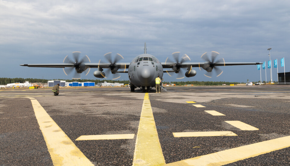 335 skvadronen med sin C-130J super Hercules og Forsvarets sanitet sin Luftevakueringsgruppe evakuerer Ukrainske krigsoffre fra Rzeszów, Polen til sykehus i Europa. Her overleveres pasienter til medisinsk personell i Helsingfors-Vanda flyplass (Helsinki flyplass) i Finland. Crew chief fra Vedlikeholdsskvadronen på 134 luftving stasjongruppe Gardermoen og lastemester fra 335 skvadron under oppstart av flyet.