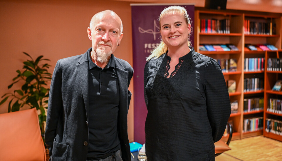 Lars Saabye Christensen og Magnhild Sørvik på Kristiansund Bibliotek etter deres samtale.