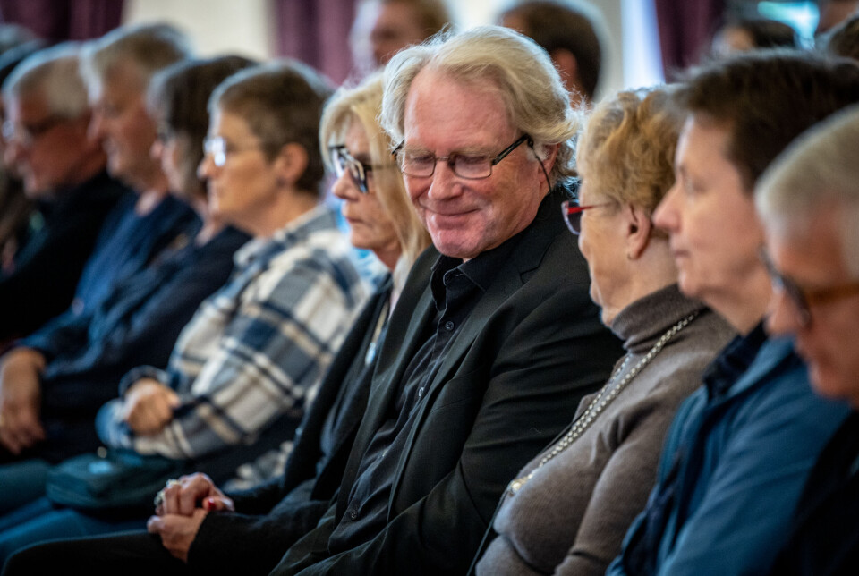 Alf Ekholm fikk høre sitt eget verk framført fra første rekke. Her i samtale med Margaret Rensvik.