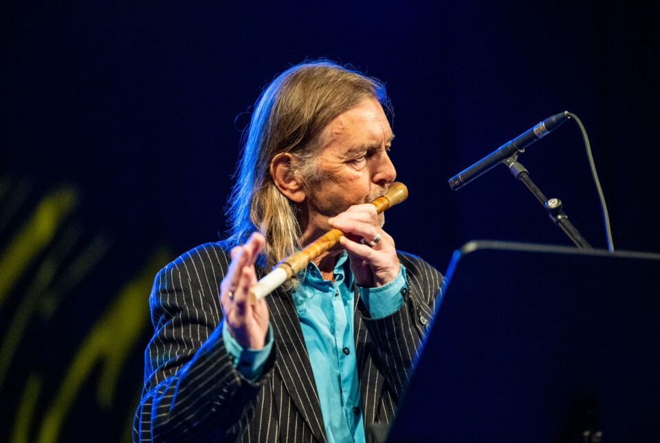 Hans Fredrik Jacobsen bidro med toner fra seljefløyten under feiringen av Kjetil Bjerkestrand i Festiviteten.
