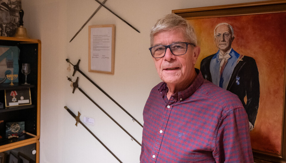 Johnny Solbakken, museums leder og den som har bygd opp museet siden 2004 inne i St. Johanneslosjen Syvstjernen.
