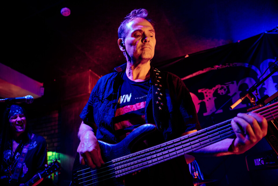 Bassist Ronny Bergsbakk i Pornflakes.