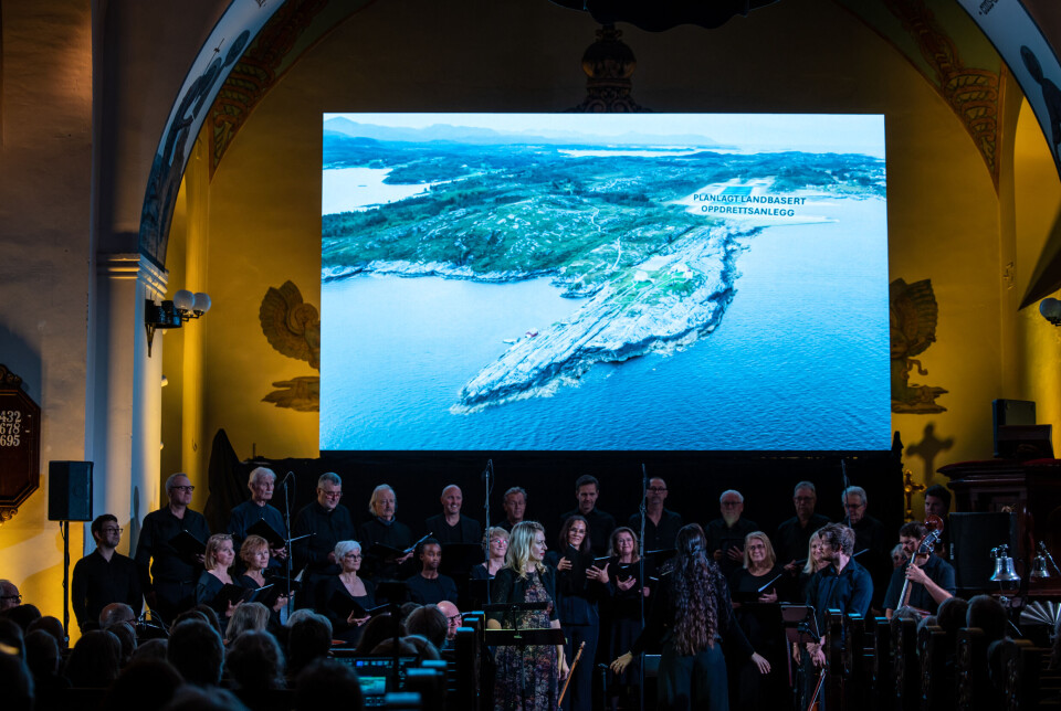 MESSE FOR EN SÅRET JORD: Visuelle inntrykk forsterket budskapet om naturens skjønnhet og sårbarhet under «Messe for en såret jord» i Nordlandet kirke.