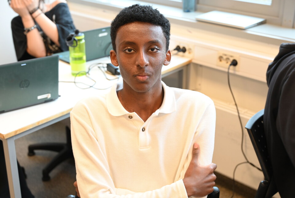 Mahamed Ahmed koste seg med veiledning på Atlanten ungdomsskole.