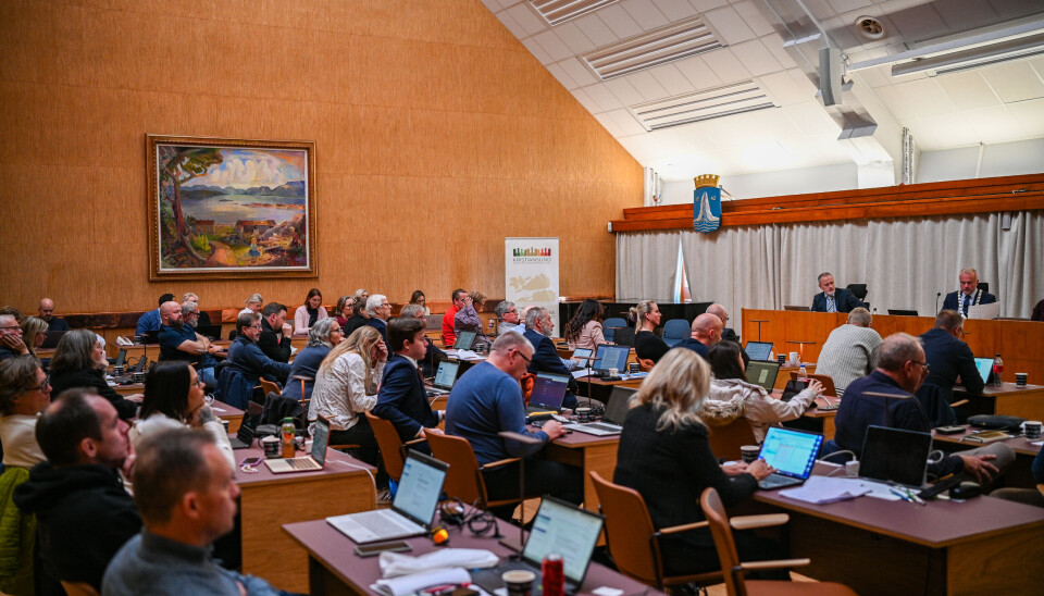 En full kommunestyre sal under bystyremøtet 25.09.25.