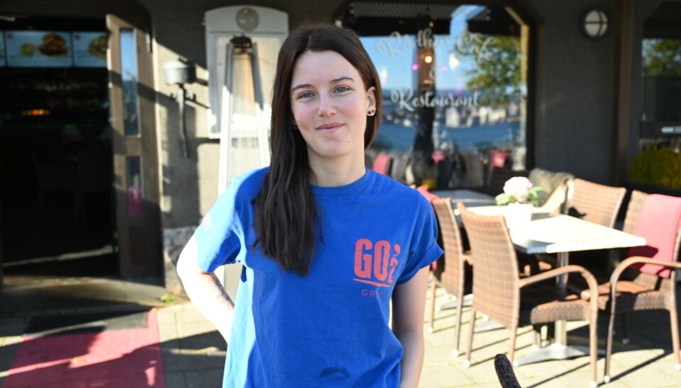Malene Sophie Tomassen utenfor sportsbaren i sentrum.