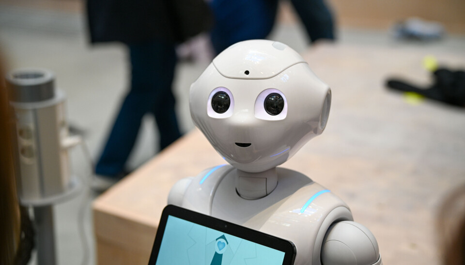 Newton Rommet sin robot Pepper var en populær aktivitet, han snakket med de og ga klemmer.