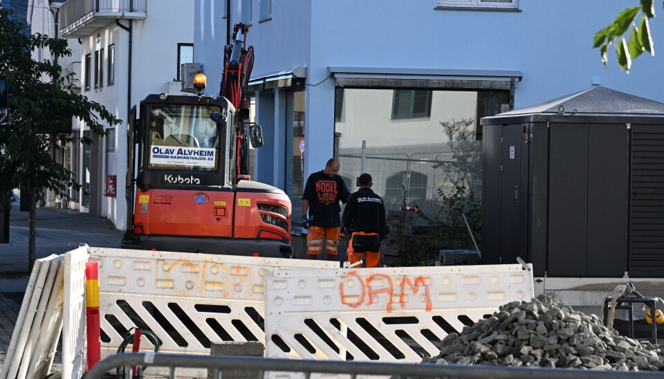 Gravearbeid i forbindelse med flytting av trafostasjon mellom Gågata og Normoria. FOTO: JOHN BERGE
