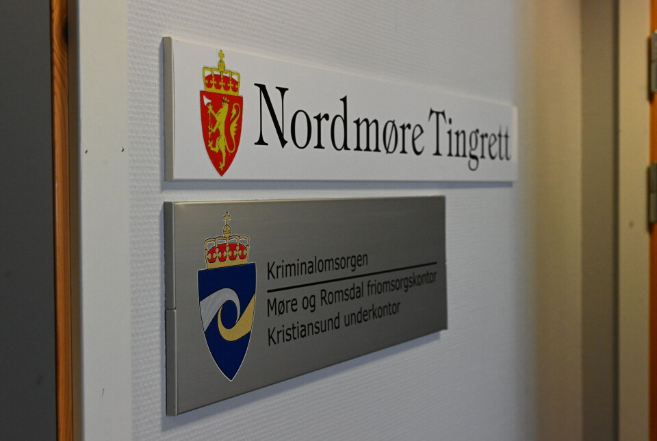 Nordmøre tingrett skilt. FOTO: JOHN BERGE