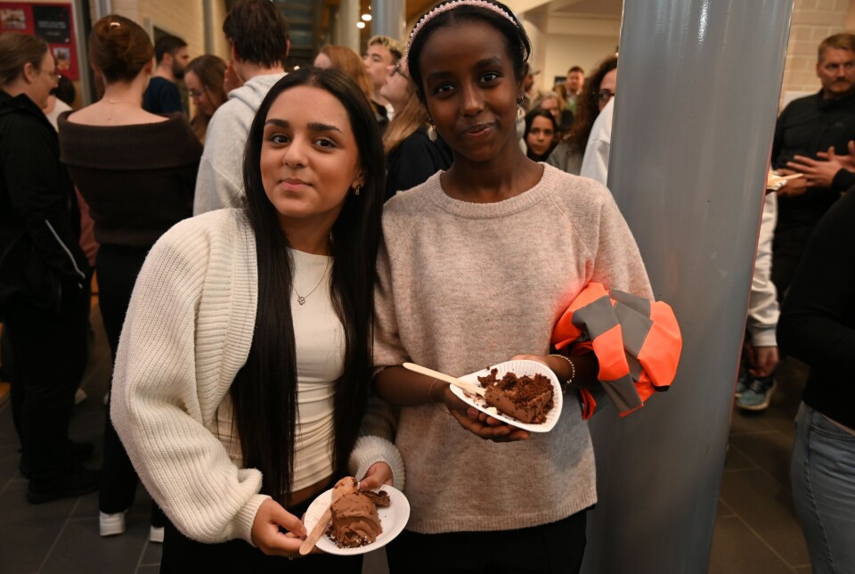 Viola Mohammed og Bana Mehari på Atlanten ungdomsskole.
