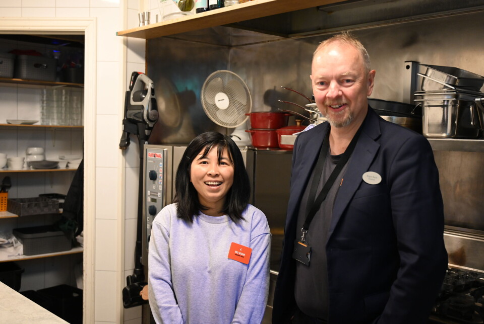 Mo Kham og hotelldirektør Roger Bach.