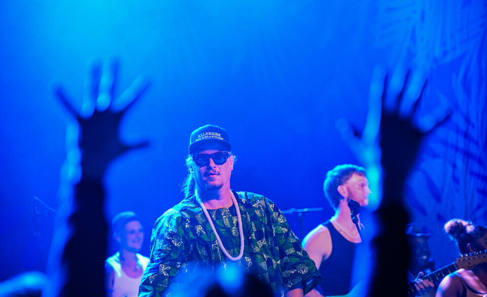 Admiral P hypet og skapte en meget positiv vibe under konserten i Kulturfabrikken fredag 3. oktober.