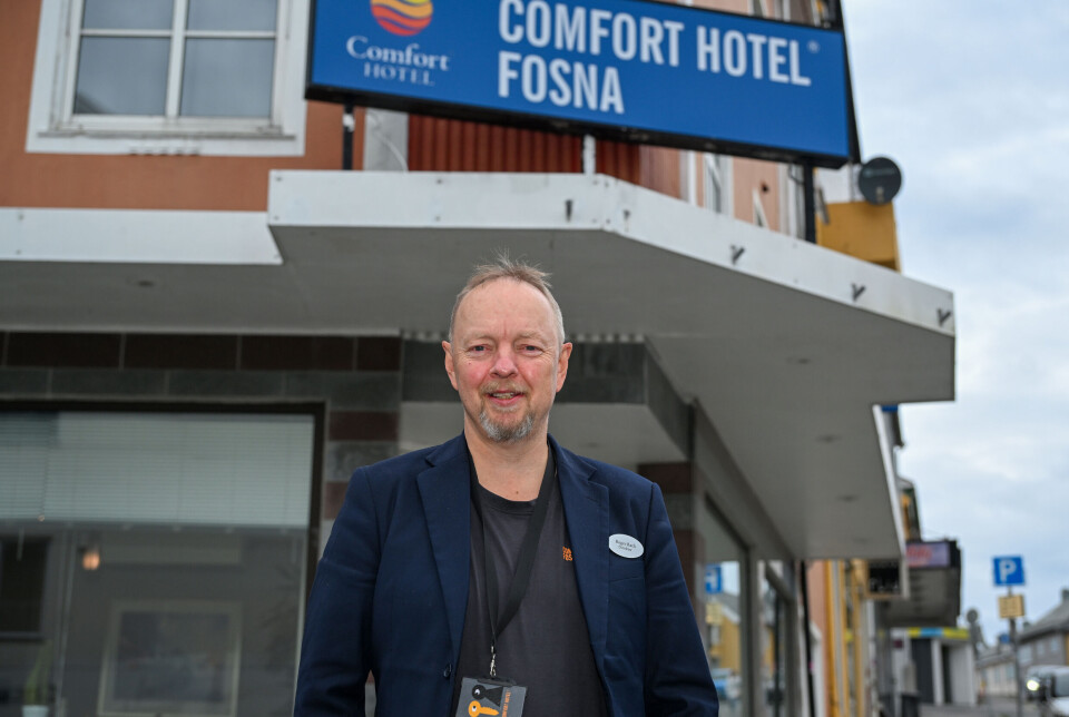 Direktør Roger Bach utenfor Comfort Hotell Fosna Kristiansund.