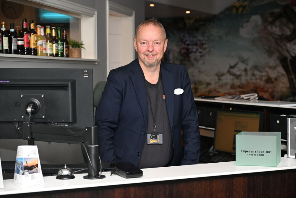 Direktør Roger Bach utenfor Comfort Hotell Fosna Kristiansund.