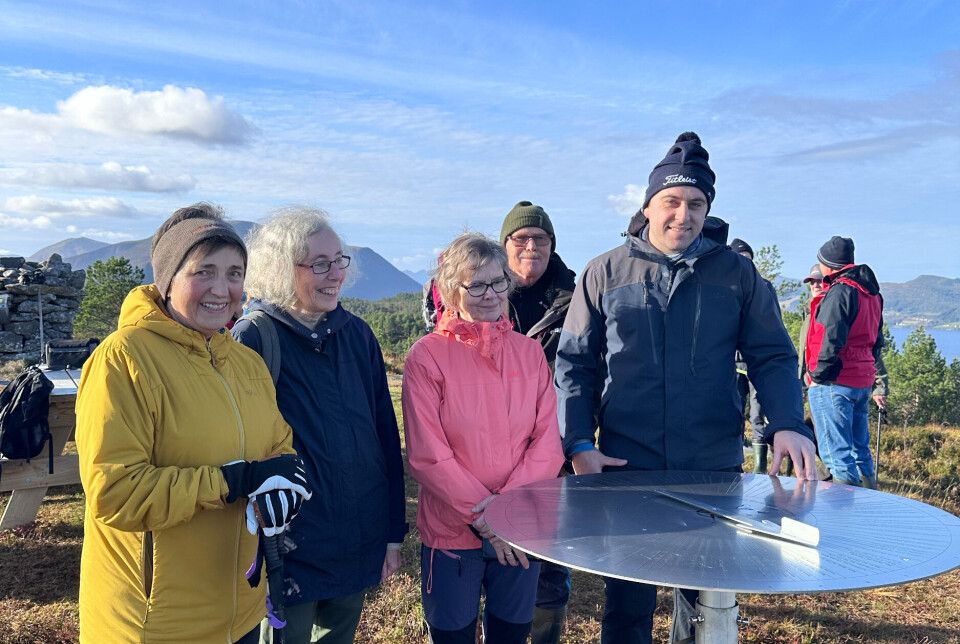 Fra venstre Britt Silseth, Tove Halseth, Kari Berge Gimnes, Kåre Jostein Harstad og Knut Henrik Rolland fra Sparebankstiftelsen Tingvoll.