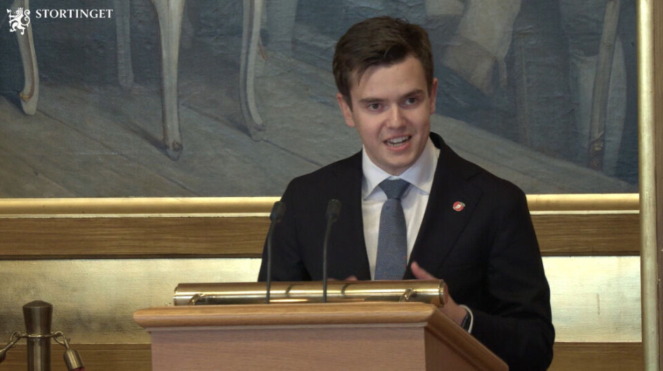 Joakim M.yklebost Tangen på talerstolen.