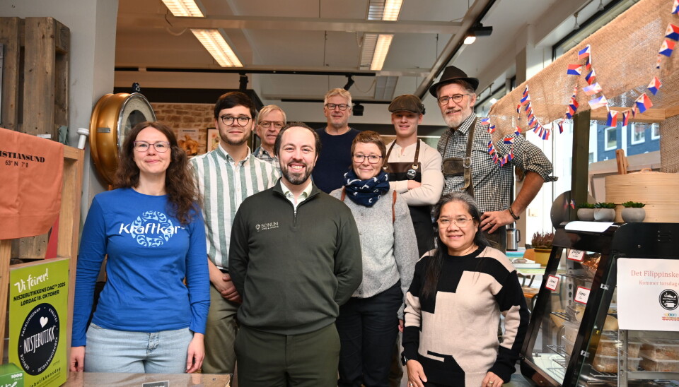 Bakerst fra venstre: Øivind Hatlen (Tredreier Øivind), Steinar Melby (Norscape) Tim Emil Kvisvik Godtland, assistent og Tom Godtland fra byBeta Landhandel Midten: Mikail Izyumtsev (Larisas Brød og Bakst) og Kerstin Himmer (Sysysleriet) Foran fra venstre: Marit Elise Tveeikrem (Tingvollost AS),Willam Bakke Engvig (Bonum Wine & Spirits), Vilma Bluesmann (Det filippinske kjøkken).