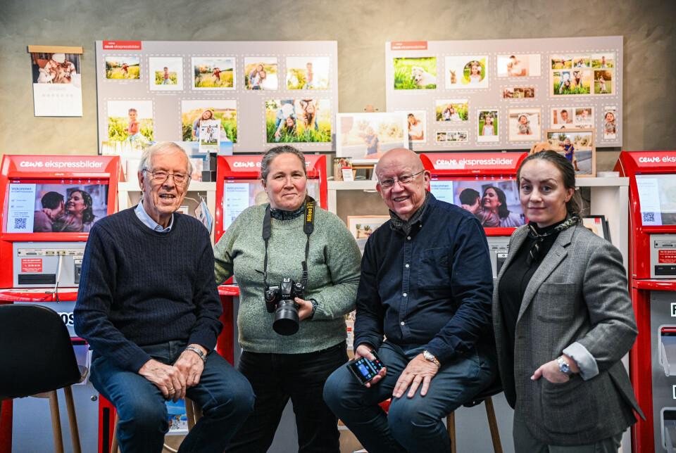Jan Gunnar Engvig, Lill Fjerstad, Odd Marvin Engvig og Jenny Sabrina Bakke Engvig hos Fotograf Engvig.